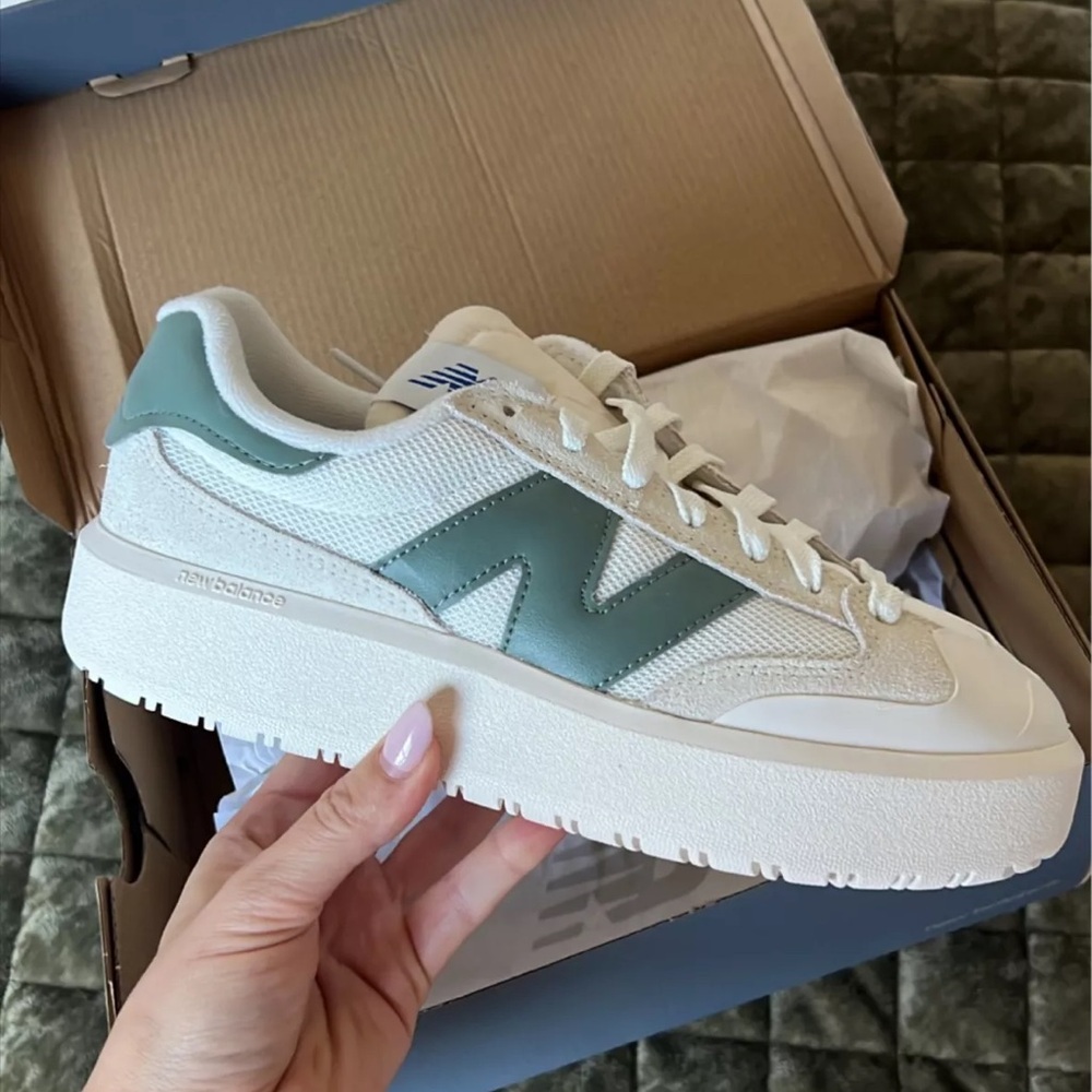New Balance Women's Sneakers in Green and Cream